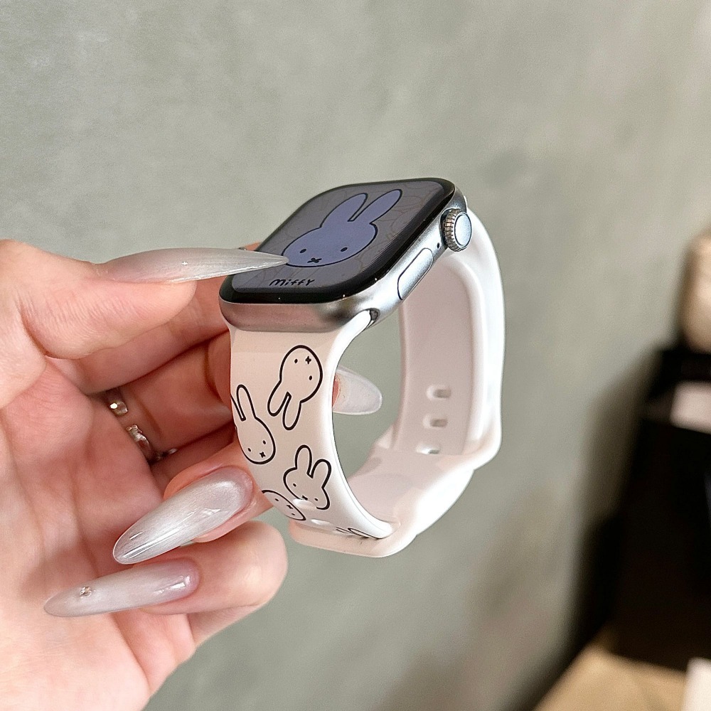 حزام ساعة كرتوني لطيف على شكل  - مراجعة Apple Watch Band وسعره