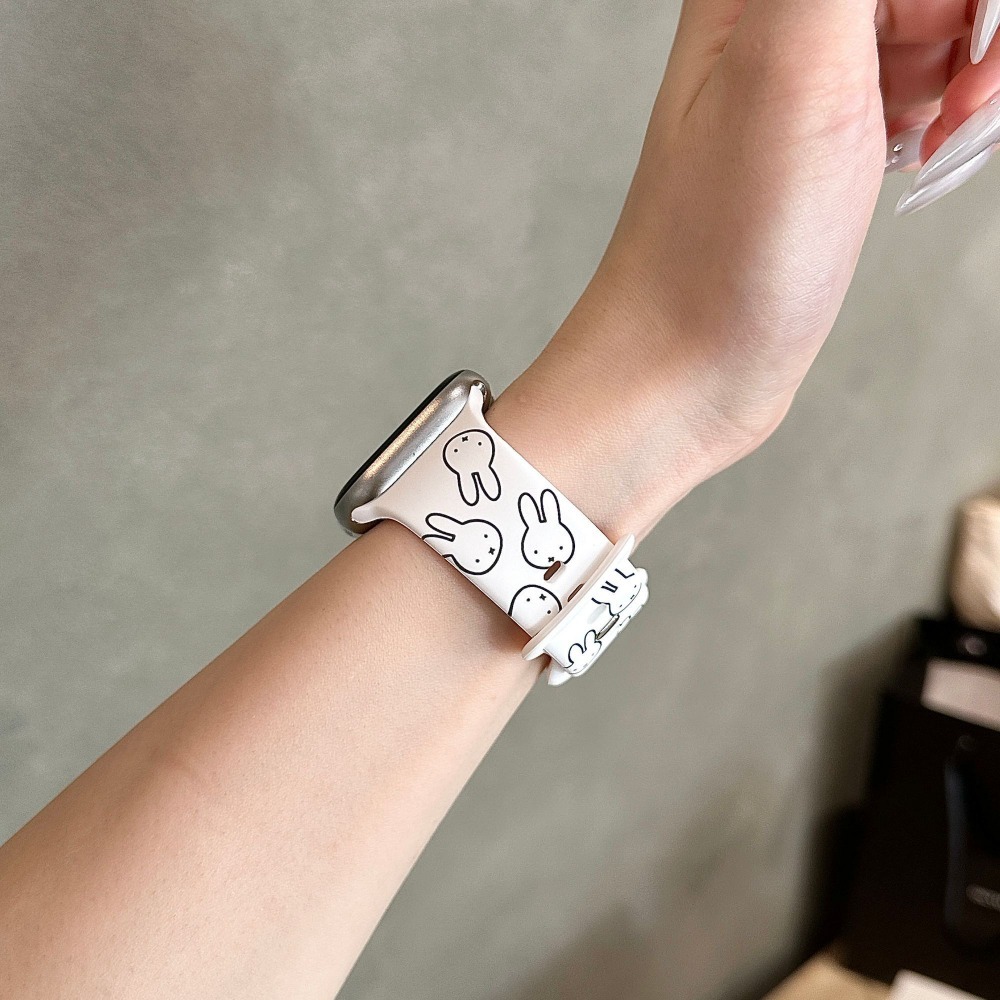 حزام ساعة كرتوني لطيف على شكل  - مراجعة Apple Watch Band وسعره